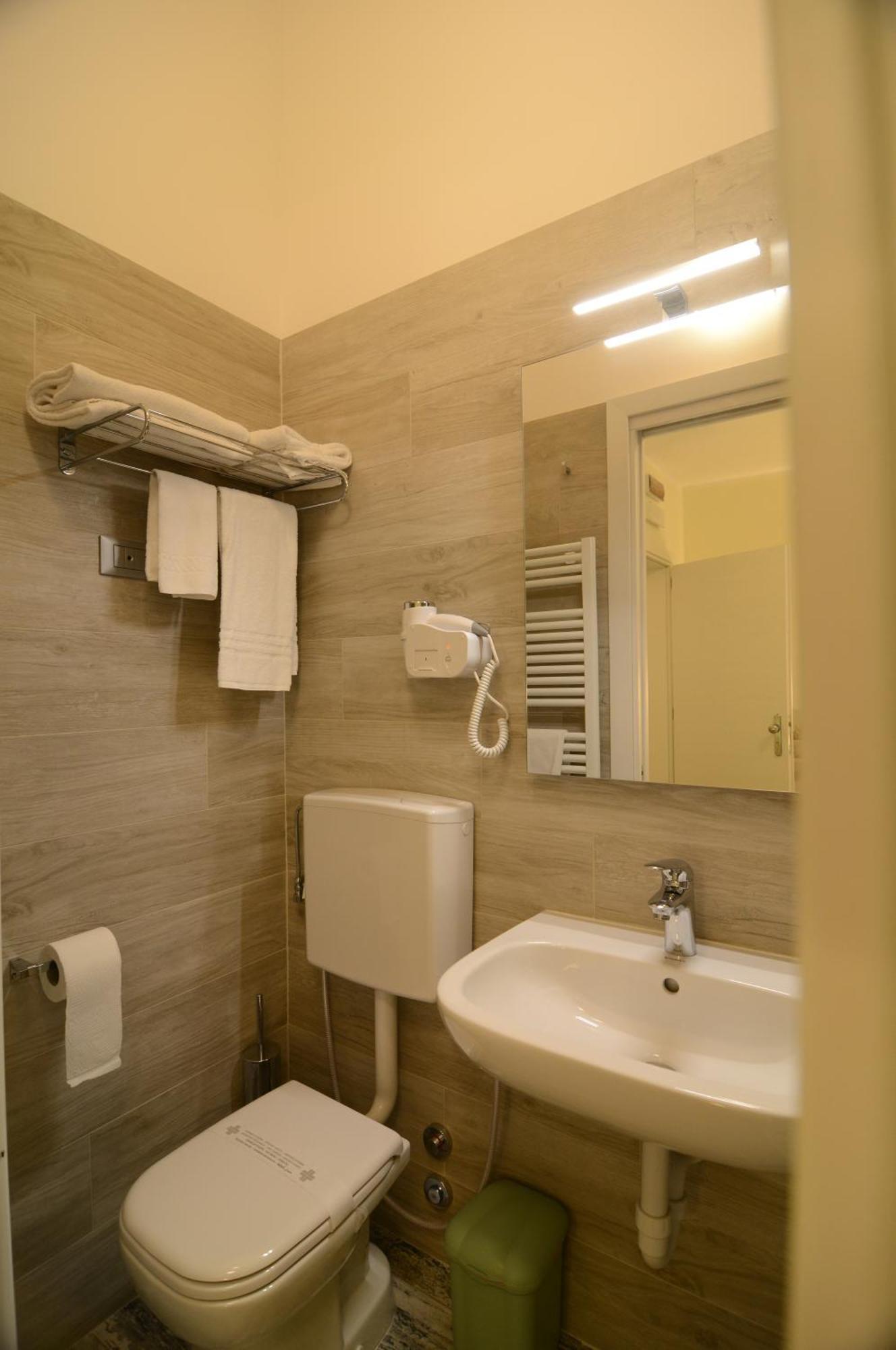 Pidkova Hotell Modena Exteriör bild