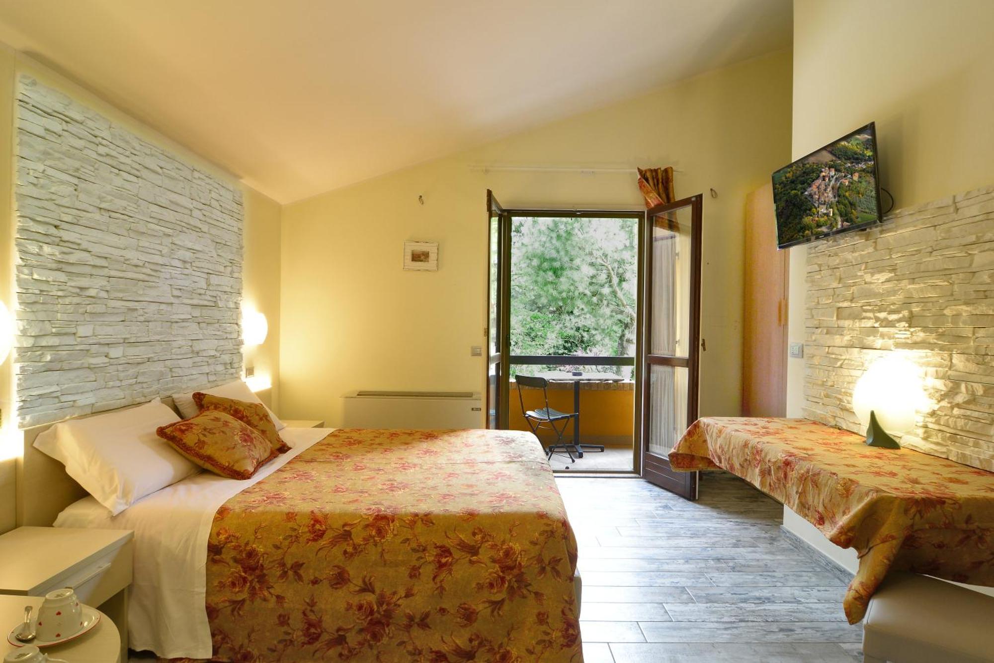 Pidkova Hotell Modena Exteriör bild