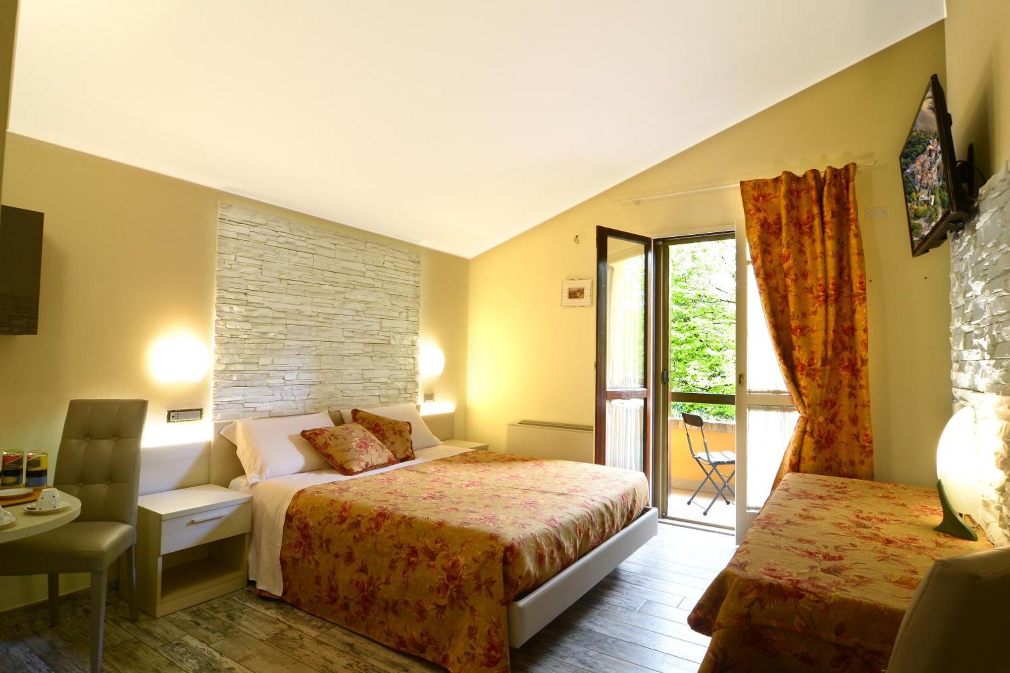 Pidkova Hotell Modena Exteriör bild