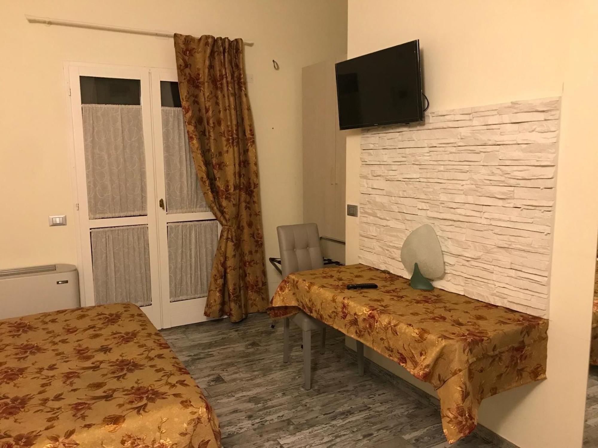 Pidkova Hotell Modena Exteriör bild
