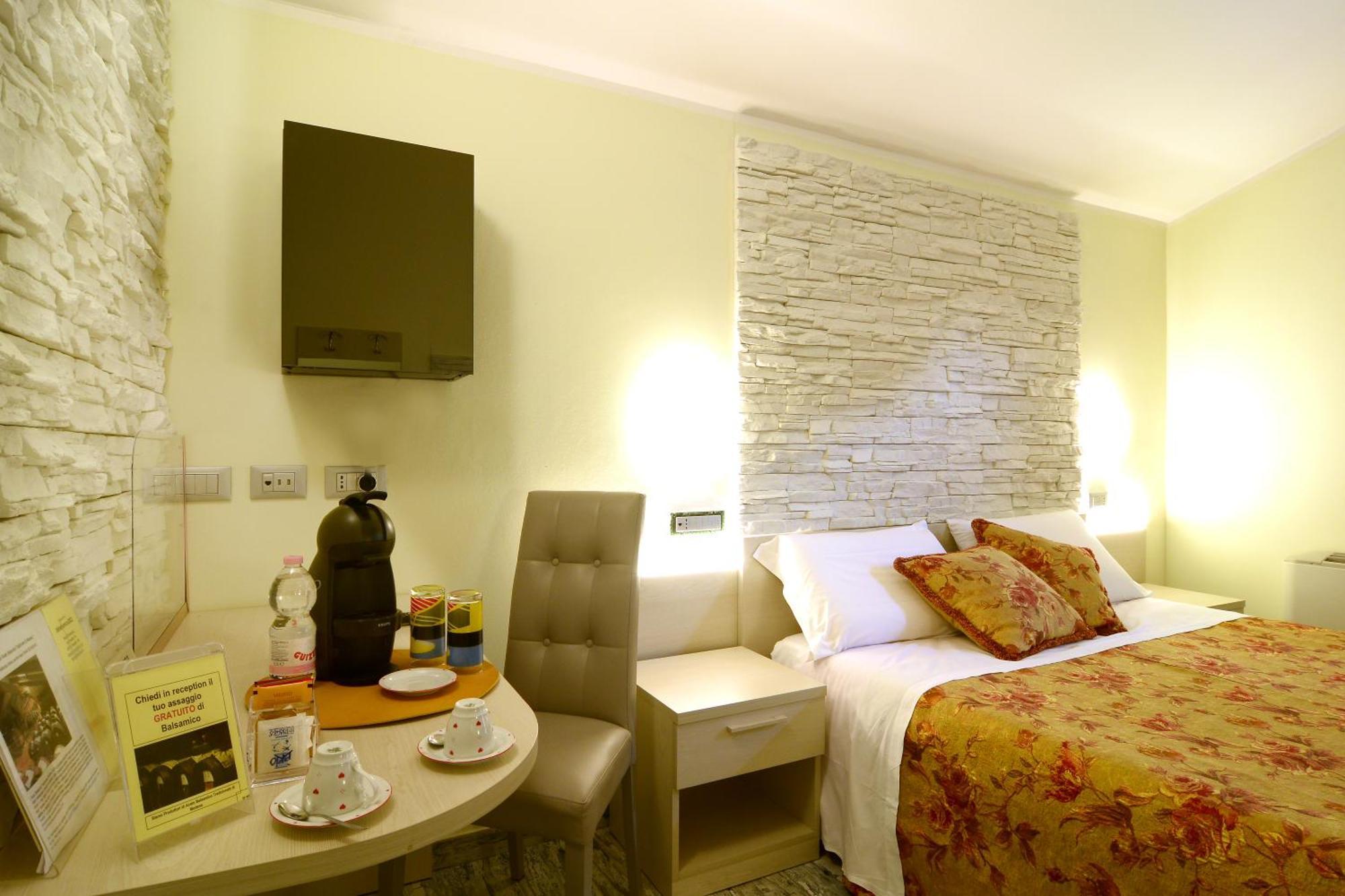 Pidkova Hotell Modena Exteriör bild